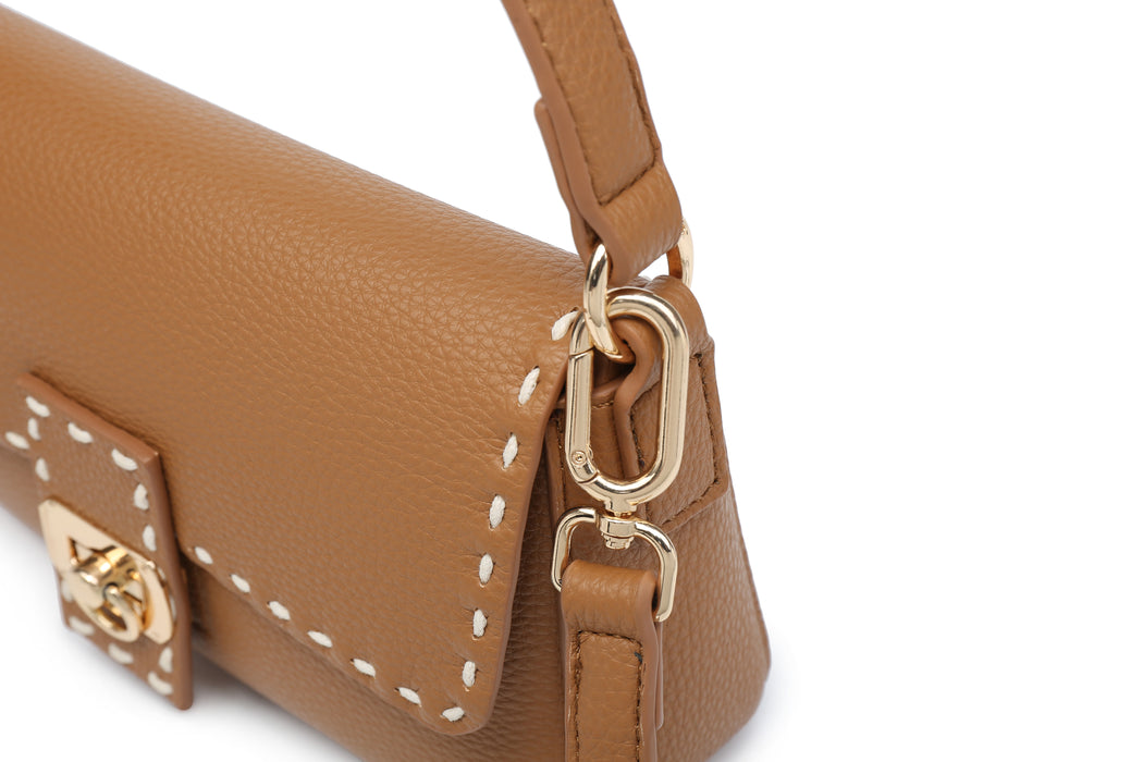 Deco Darling - Women's crossbody bag with chain - 22x13x7 cm