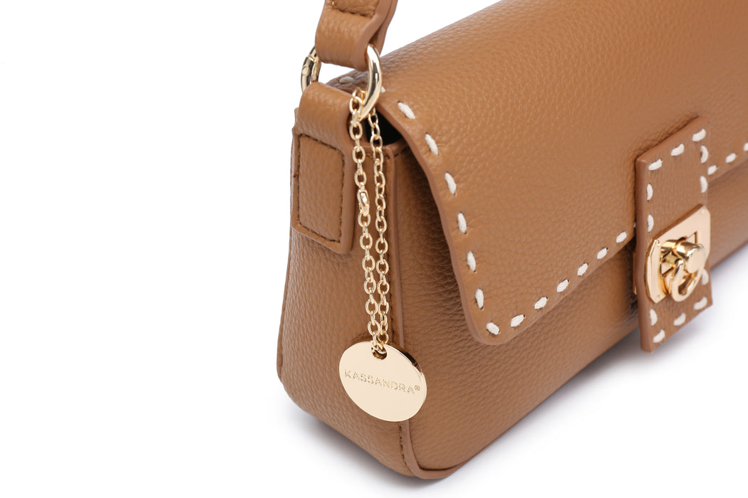 Deco Darling - Women's crossbody bag with chain - 22x13x7 cm