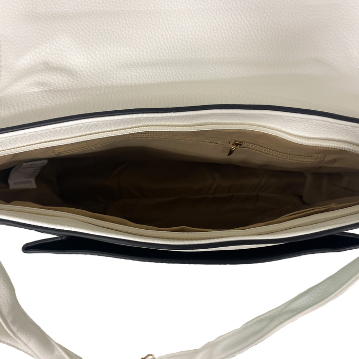 Chic shoulder bag - Elegant contrasts for a distinct Italian silhouette
